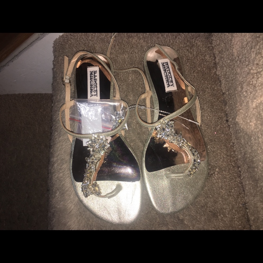 brand new badgley mischika sandals w/ defect
